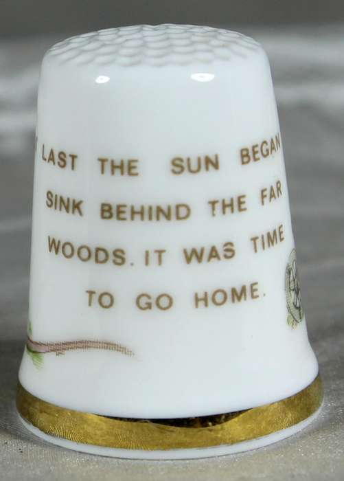 Bone China thimble - Royal Doulton Spring - Jill Barklem 1983 - Mrs Apple