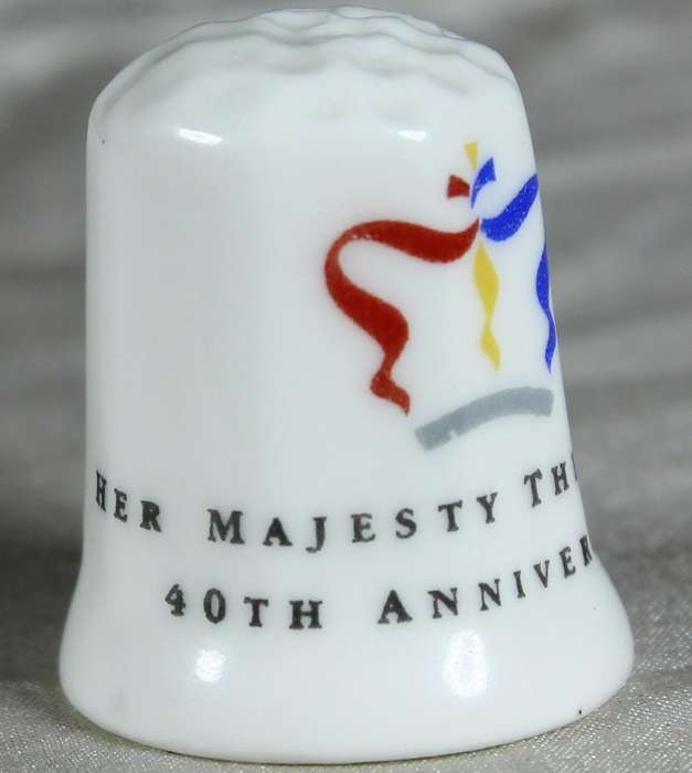 Bone China thimble - Her Majesty the Queen - 40th anniversary - 1992 celebration