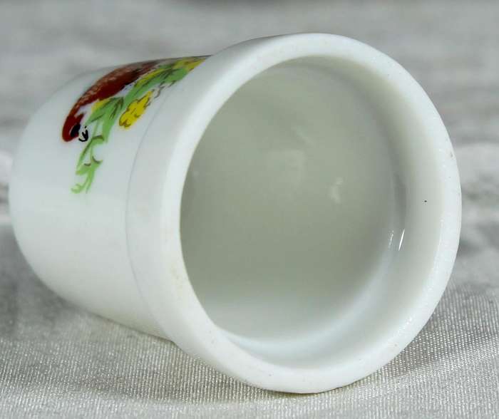 Bone China thimble - bird with yellow flowers