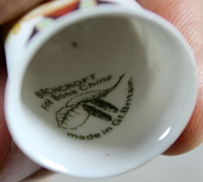 Bone China thimble - Coronation str - Vera Duckworth by Elizabeth Dawn - Birchcroft