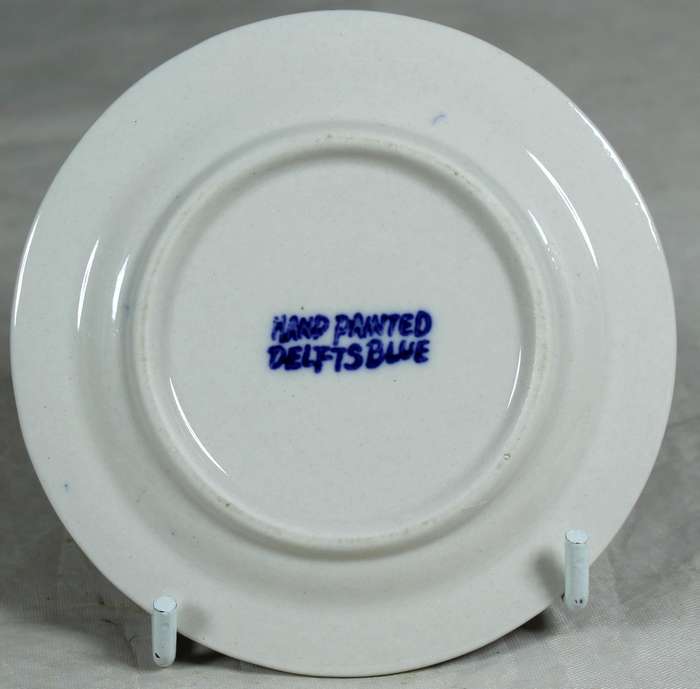 Delft blue small display plate