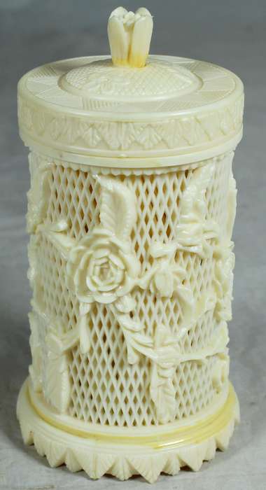 Set of 45 pickle forks in carved plastic container