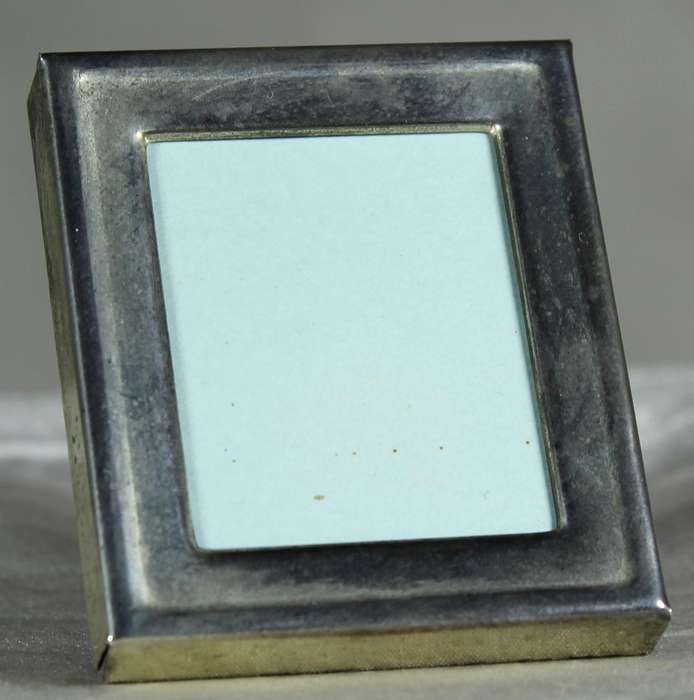 Miniature picture frame