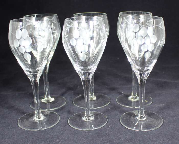Set of six wine glasses with etched grapes motif