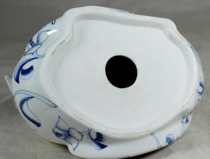 Blue & white porcelain chicken