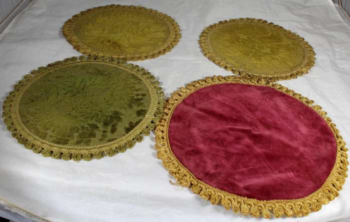 Set of four place mats