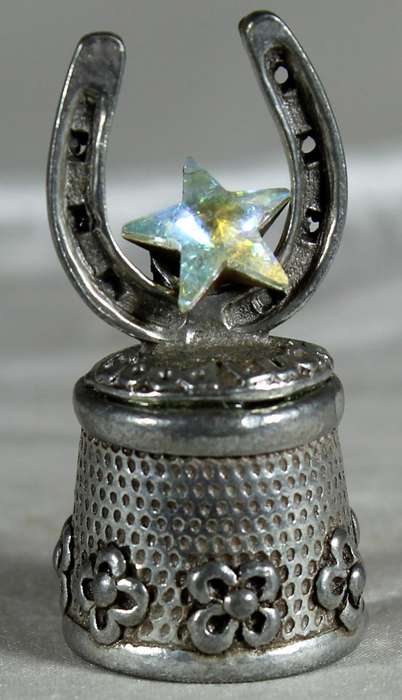 Pewter horseshoe thimble with star