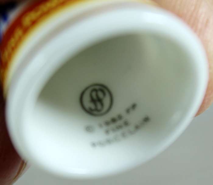 Bone China - Advertising thimble - Hudson's Soap