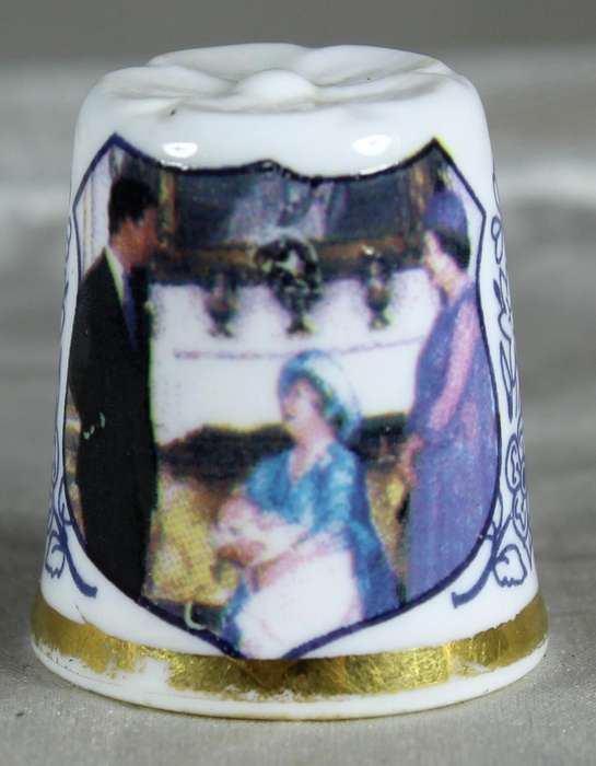 Bone China thimble - four generations of the House of Windsor - Caverswall