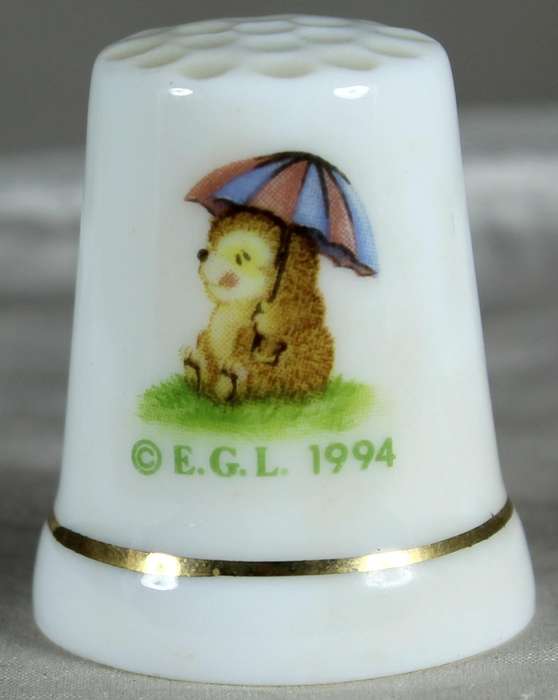 Bone China thimble - Hedgehog with umbrella - E.G.L 1994