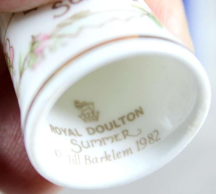 Bone China thimble - Summer - Royal Doulton (1982)