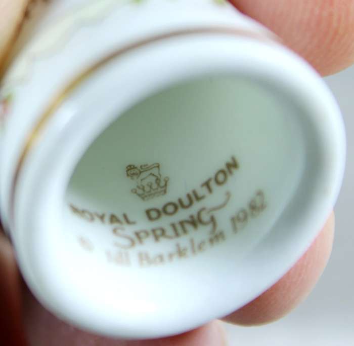 Bone China thimble - Spring - Royal Doulton (1982)