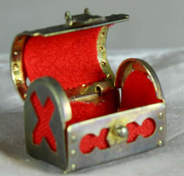 Miniature treasure chest