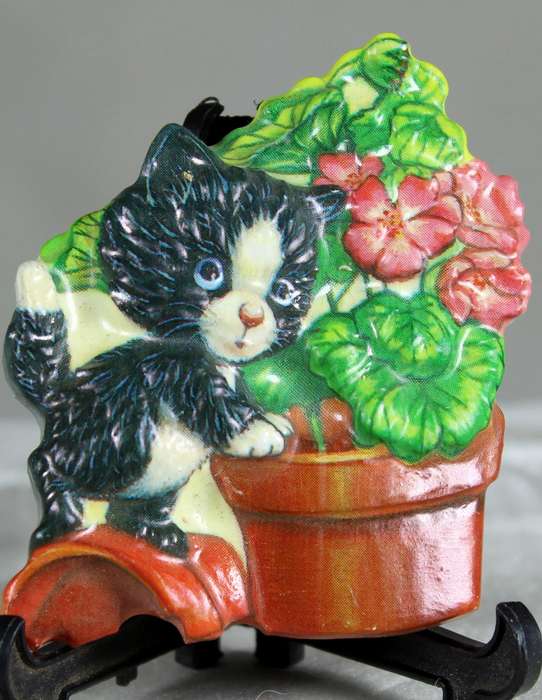 Kitty with flowers fridge magnet