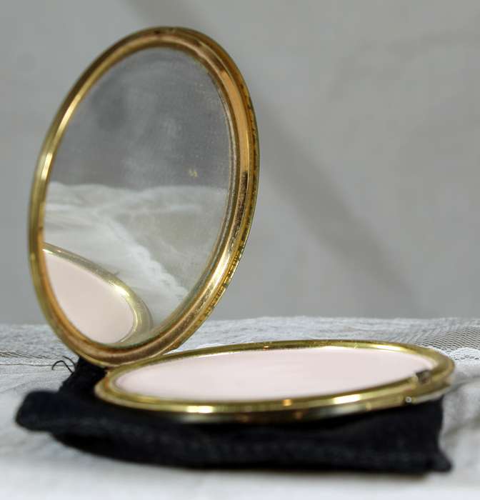 Golden rose powder compact