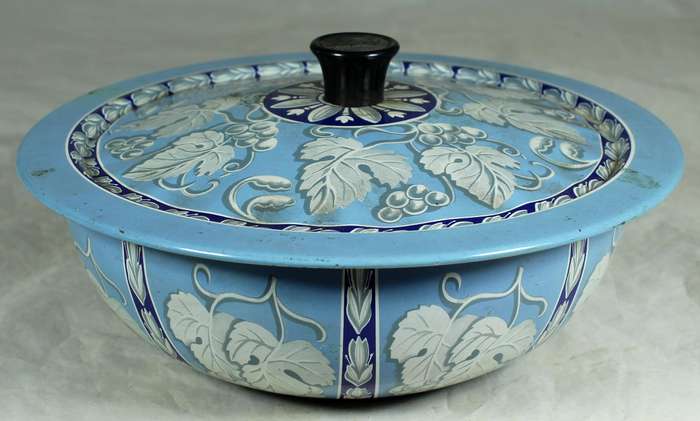 Lidded metal dish