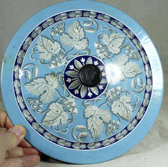 Lidded metal dish
