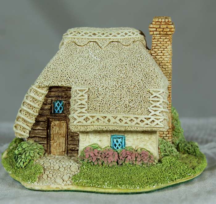 Lillyput Lane - Strawberry cottage