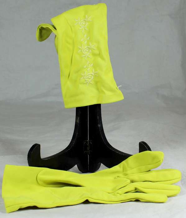 Vintage lime green gloves - Petit size
