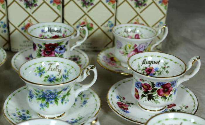 Royal Albert miniature duo - Flowers of the month - Set of 12