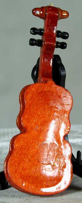 Miniature violin