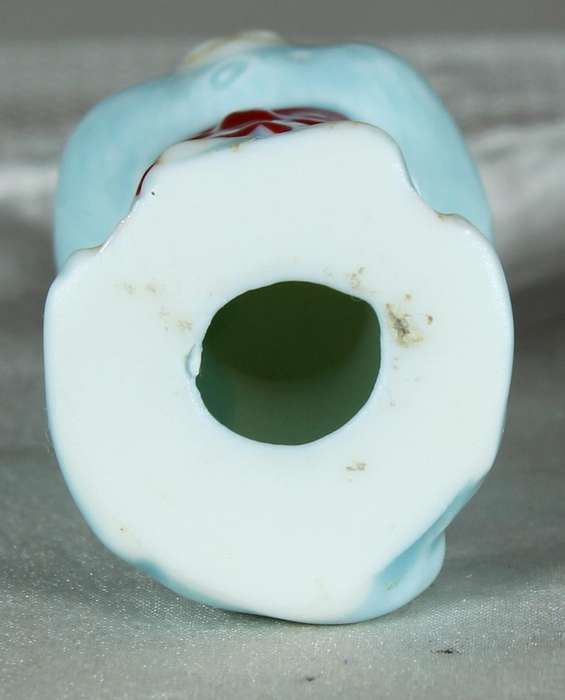 Miniature ceramic kitty with bowtie
