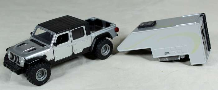 Jada - Jeep Gladiator with camper