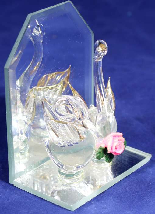 Delicate hand blown glass - swan with pink rose