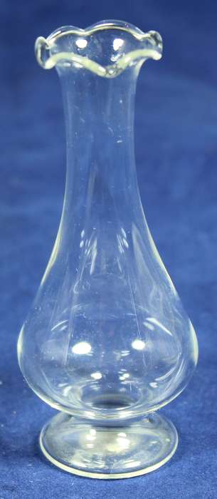 Mini glass posy vase