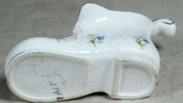 Mini porcelain boot with blue & pink flowers