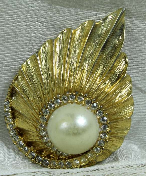 Faux pearl and diamante broach