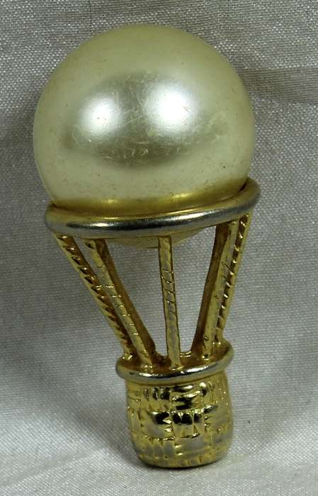 Faux pearl balloon pin