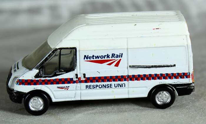 Oxford diecast micro - Network Rail van