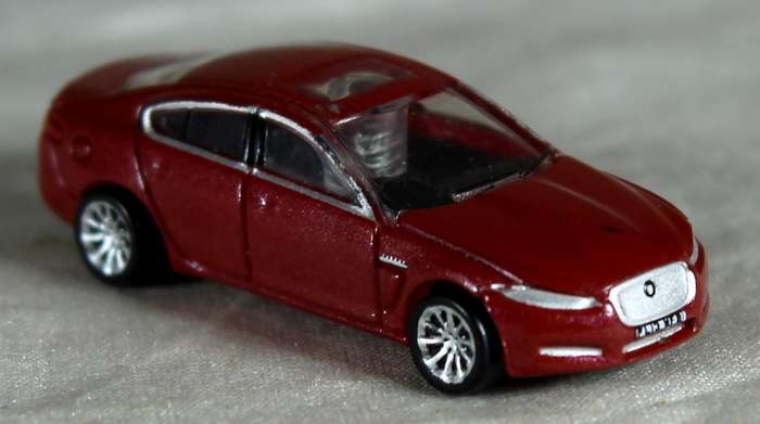 Oxford diecast micro - Jaguar XF Sedan