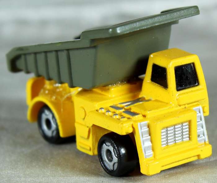 Micro Machines - Charm Max - Yellow Dump Truck