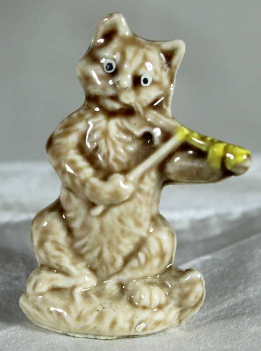 Wade Whimsie - Cat with fiddle