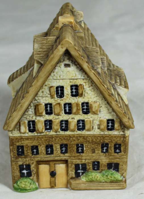 HK Ceramics - Double story cottage