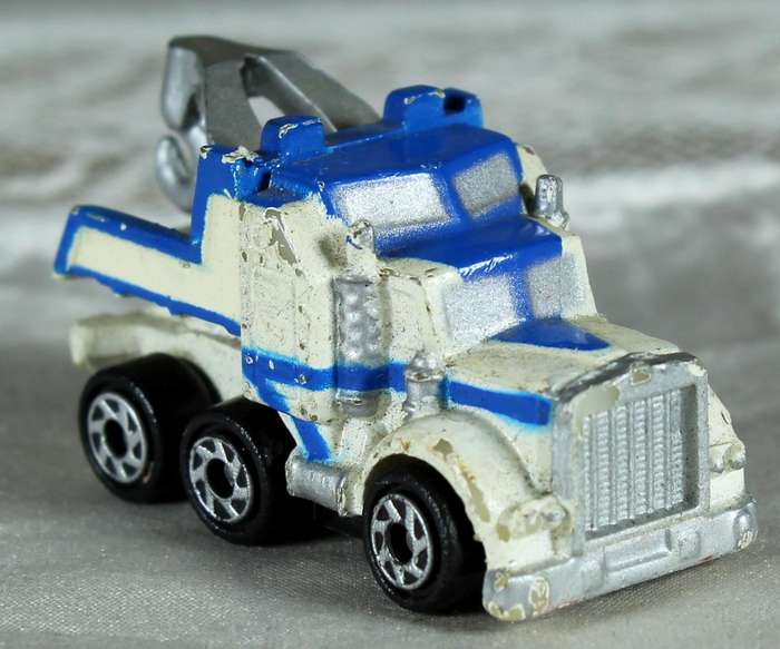 Micro machines - Hasbro - tow truck wrecker (2001)