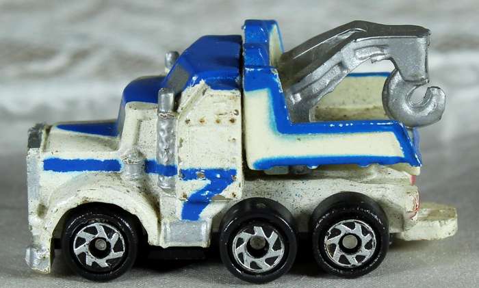Micro machines - Hasbro - tow truck wrecker (2001)