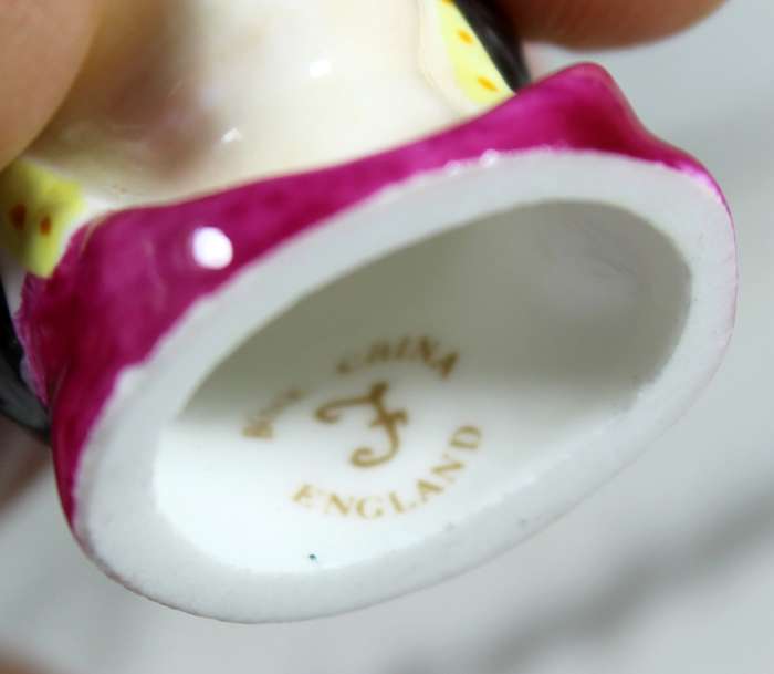 Staffordshire thimble - Lady MacBeth