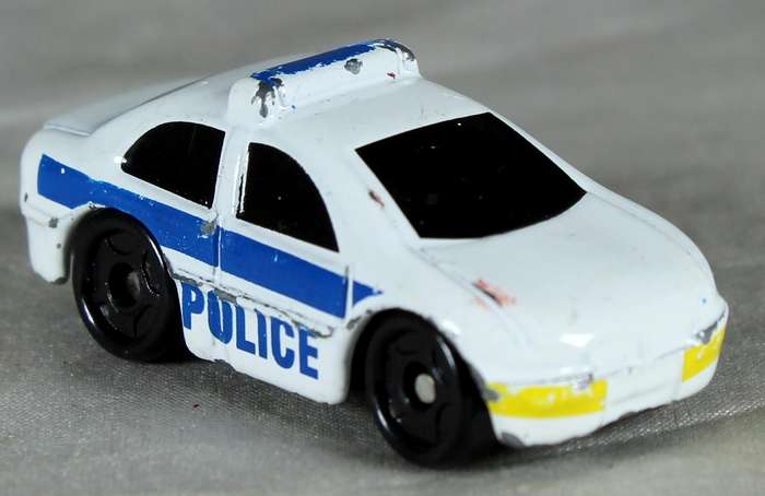 Micro metal body - white coupe Police car