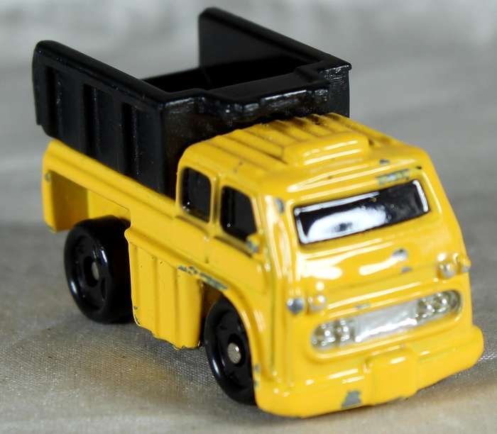 Micro metal body - yellow dump truck