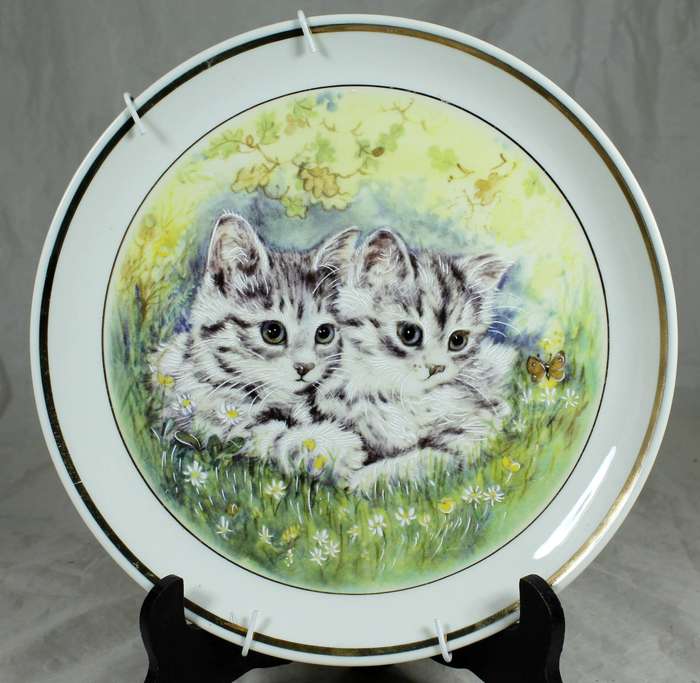 Continental China - playful kittens - display plate