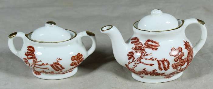 Miniature willow pattern teapot & sugar bowl