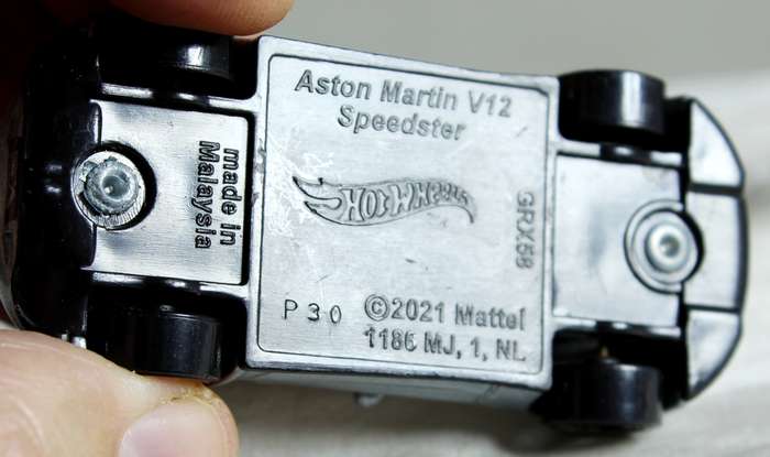 Hotwheels - Aston Martin V12 Speedster