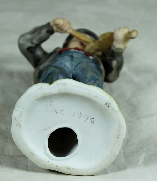 Ceramic figurine - man playing a violin