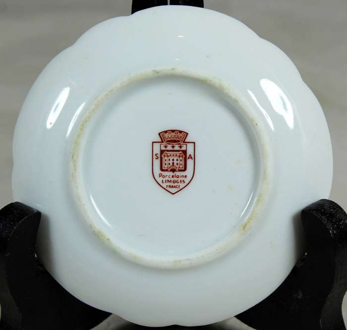 Miniature Limoges display plate - Victorian couple serenade