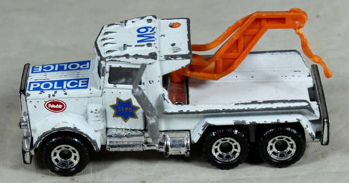 Matchbox - Peterbilt SFPD Police Tow Truck