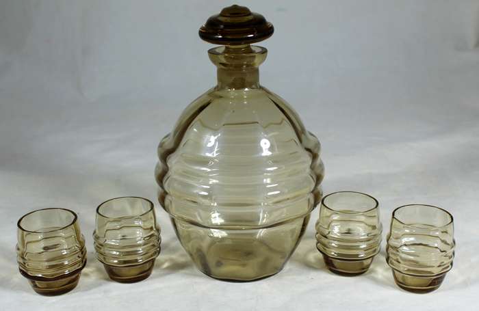 Smokey decanter with four shot glasses