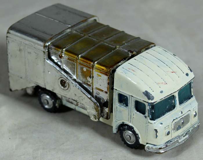 Husky - trash truck
